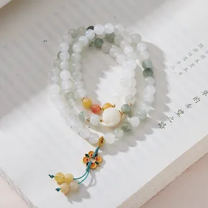 Bracciale di perle in giada naturale a 3 giri con pendente a fiore e nappa
