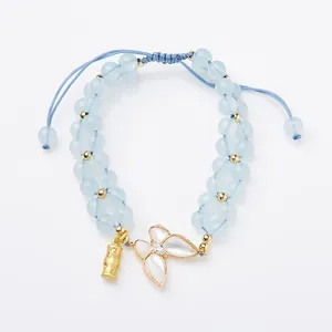 Bracelet fait main en perles d'aigue-marine avec breloques papillon doré et bambou