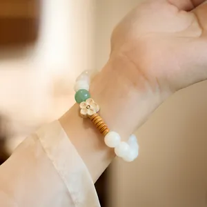 Braccialetto di Perline di Bodhi di Giada Bianca Naturale e Avventurina Verde Fatto a Mano Ciondolo Fiore di Prugno Donna