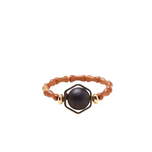 Bague en bois en forme de bambou avec perle brun foncé et cadre doré style chinois