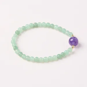 Detailansicht eines 8mm Lavendel-Amethyst und grünen Edelstein Perlenarmbands
