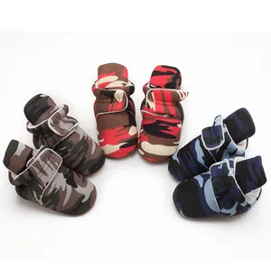 Détails des bottes pour bébé au motif camouflage avec semelle souple et velcro