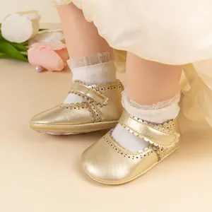 Scarpe primi passi neonata color oro champagne con pizzo e bordi smerlati