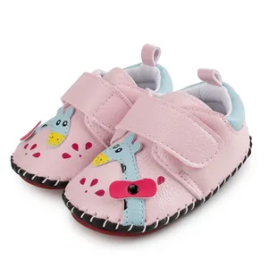 Chaussures bébé en cuir rose avec girafe et semelles antidérapantes en caoutchouc souple