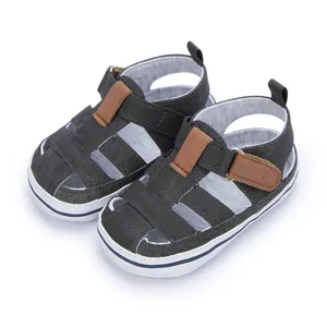 Details von Baby-Leinensandalen mit Gummisohle und praktischem Klettverschluss für Jungen