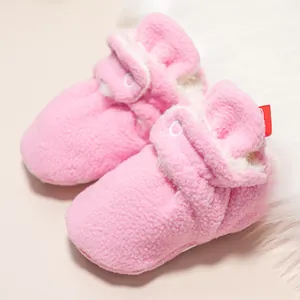 Rosa Fleece Baby-Schuhe mit warmem Lammwolllutter und Klettverschluss
