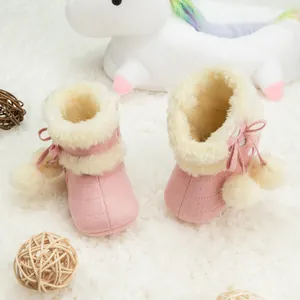 Bottes de neige roses pour bébés en suède avec doublure fourrée et pompons en peluche