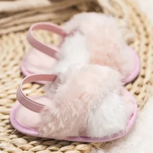 Chaussons en peluche pour bébé avec texture léopard et bride de cheville élastique