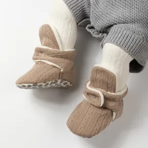Gestrickte Baby-Lauflernschuhe in Khaki mit warmem Fleecefutter und rutschfester Sohle