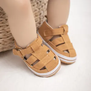Sandales bébé jaune gingembre avec design ajouré respirant et semelles antidérapantes