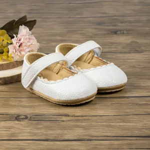 Klassische weiße Baby-Mary-Jane-Schuhe mit Wellenrand und rutschfester Gummisohle