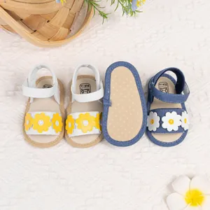 Sandales bébé en toile avec fleurs blanches et bleu denim pour nourrissons 0-6 mois