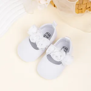 Zapatos suaves de princesa para bebé blancos con flores de encaje y velcro 0-6 meses