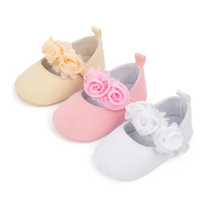 Zapatos de princesa para bebé con flores de encaje en amarillo, rosa y blanco y suela suave