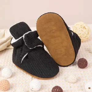 Chaussures de marche bébé en velours côtelé noir avec doublure polaire et semelle souple