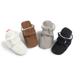 Chaussures bébé en velours côtelé avec doublure polaire et boucle en quatre coloris