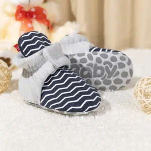 Baby-Socken-Schuhe mit Chevron-Muster, rutschfester Weichsohle und Klettverschluss