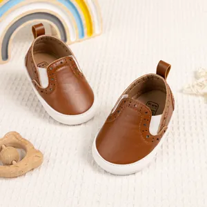 Scarpe brogue marroni per neonati in ecopelle con suole bianche antiscivolo per bambini