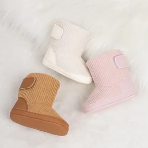 Detailansicht warmer Baby-Lernlaufschuhe in Beige Rosa und Braun mit Klettverschluss
