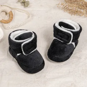 Winter infant boots in black corduroy with warm fur lining and velcro strap