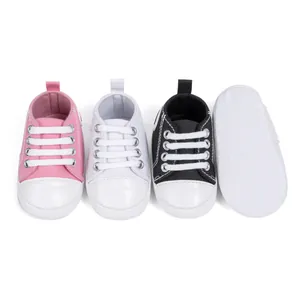 Baskets bébé en toile rose, blanche et noire avec semelles souples antidérapantes
