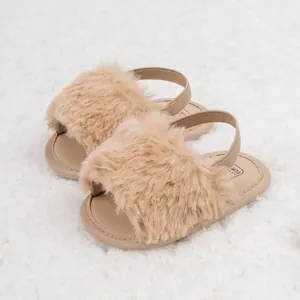 Sandales en peluche kaki pour bébé avec bride arrière élastique et semelle en caoutchouc