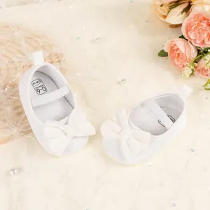 Détail de chaussures bébé en velours avec nœud et étiquette de taille 0-6 mois 18 EUR