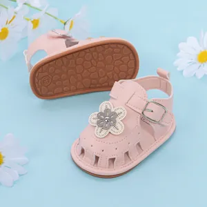 Close-up of pink baby sandals with daisy flowers and anti-slip rubber soles size 110
