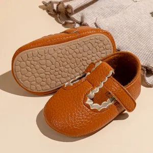 Bruine PU leren baby Mary Jane schoenen met geschulpte randen en antislipzolen