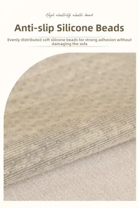 Dettaglio delle particelle di silicone antiscivolo ed elastico sul copridivano