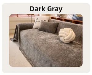 Détail de la housse de canapé gris foncé avec texture rayée et bords à franges