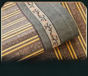 Broderie détaillée sur le bord fleuri durable du tapis de canapé en bambou naturel
