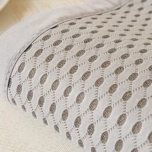 Grauer Eisseide Sofa-Matte mit atmungsaktivem Mesh und rutschfester Strickstruktur für Sommer