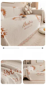Détail d'un jeté de canapé en chenille avec motif pissenlit orange et des franges