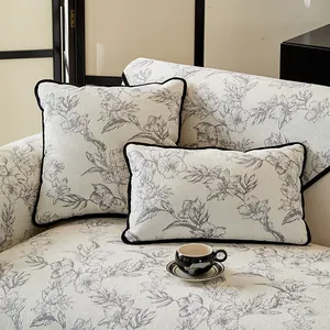 Housse de canapé en chenille à motifs floraux avec coussins élégants et liserés noirs