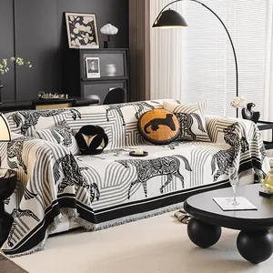 Minimalistische Chenille-Sofa-Abdeckung mit Zebra-Muster und Fransen-Details