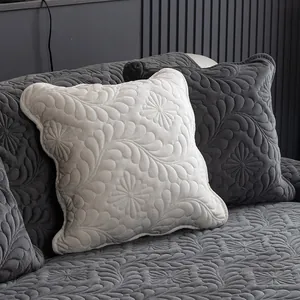Quilted plush sofa cover with floral patterns and non-slip thick velvet fabric