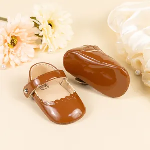Détails de babies pour bébé caramel avec bordure festonnée et perles