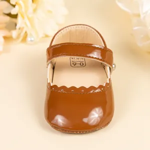 Chaussures bébé Mary Jane en cuir verni marron caramel avec bords ondulés 0-6 mois