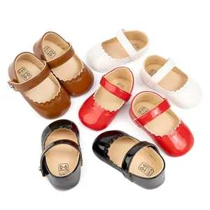 Chaussures Mary Jane bébé en similicuir verni en quatre couleurs avec festons