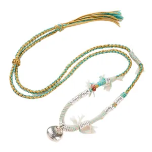 Collier tibétain tressé main avec cordon bleu-or et pendentif coeur Fu en argent massif