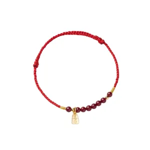 Glücksbringer Armband in Rot mit goldenem Xile-Anhänger und Perlen für Damen