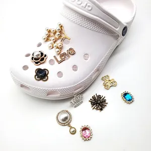 Alloy Rhinestone Crystal Shoe Charms For Clogs Luxury Pearl Flower Bear Crown Buckles For Sandals DIY Accessories Women