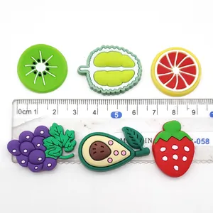 Lot de 6 breloques de chaussures 3D en PVC aux motifs de fruits mignons pour sabots