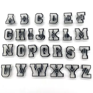 Leuchtendes A-Z Alphabet PVC Schuhclips Set für Clogs in Schwarz-Weiß-Verlauf