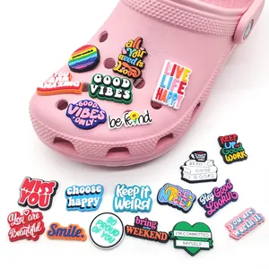 Ciondoli per Scarpe con Frasi Ispiratrici in PVC Colla Morbida Jibbitz Decorazione per Sabot Scarpe da Giardino Accessori DIY Donna Uomo Bambini Regali