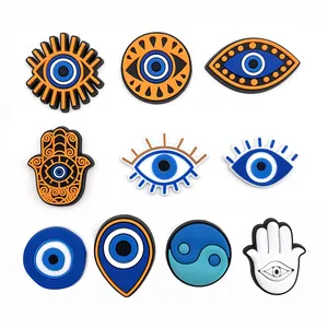 Set van 10 Evil Eye en Hamsa Hand PVC schoenbedeltjes voor clogs met blauwe motieven