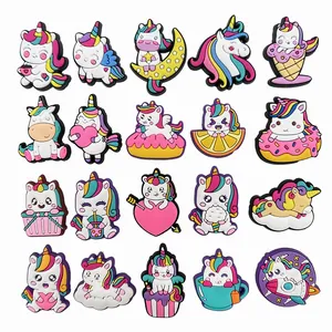 Ciondoli per Scarpe Clogs Cartoon Unicorno in PVC Vari Modelli Animali Accessori Decorativi per Sandali per Bambini Donne Fai da Te