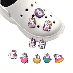 Lot de 10 breloques licorne pour sabots avec motifs colorés en PVC pour enfants