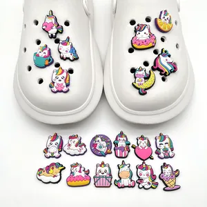 Set di ciondoli a forma di unicorno per scarpe con 18 diversi motivi in PVC morbido